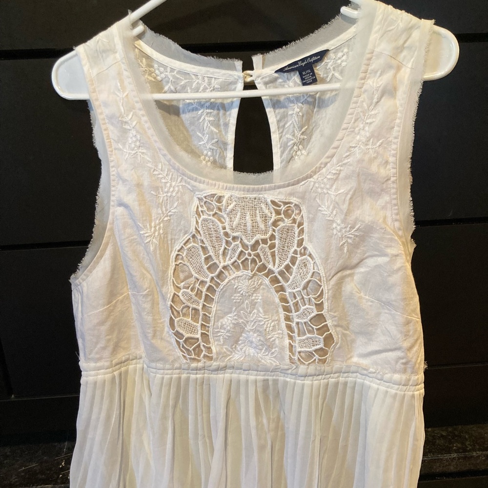 American Eagle XL crotchet and flowy sleeveless top